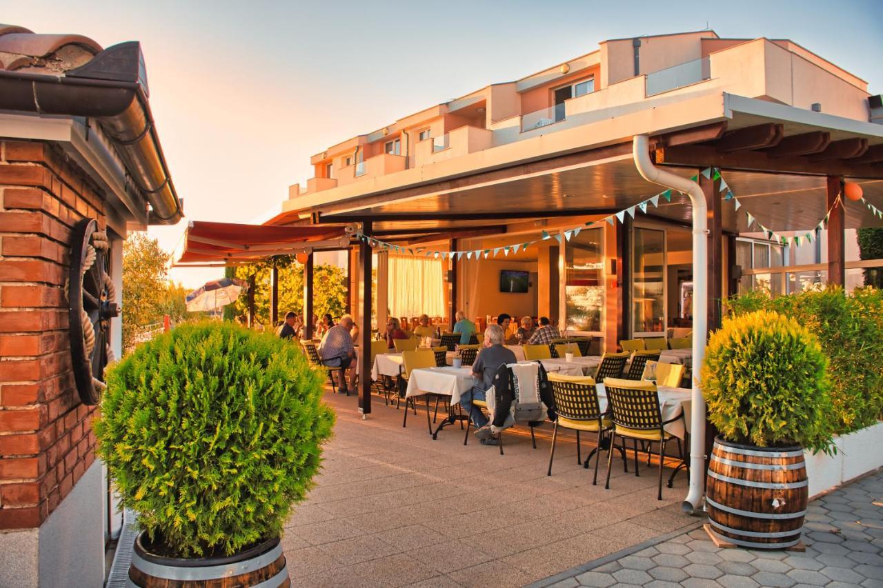 Pension Augustino Miletici Екстер'єр фото