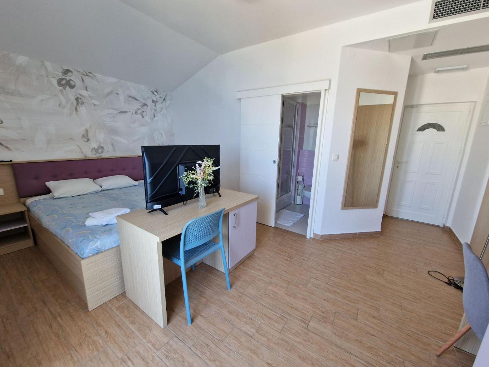 Pension Augustino Miletici Екстер'єр фото